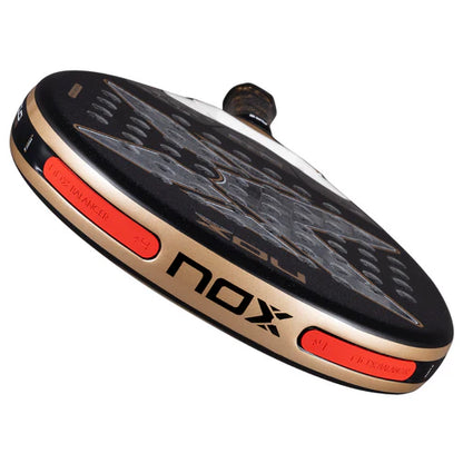Pala de Padel Nox AT10 Genius 18K Alum 2026 + Tarro de pelotas +Overgrip + Protector