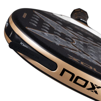 Pala de Padel Nox AT10 Genius 18K Alum 2026 + Tarro de pelotas +Overgrip + Protector