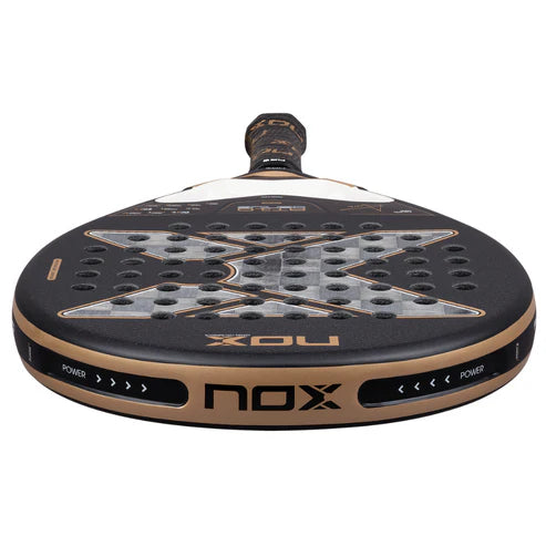 Pala de Padel Nox AT10 Genius 18K Alum 2026 + Tarro de pelotas +Overgrip + Protector