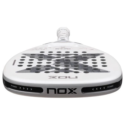 Pala de Padel Nox AT10 Genius Attack 12K Alum XTREM 2026 + Tarro de pelotas +Overgrip + Protector