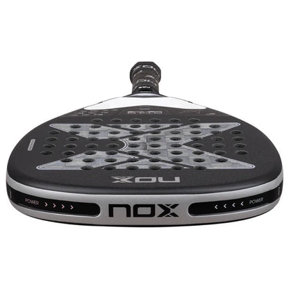 Pala de Padel Nox AT10 Genius Attack 18K Alum 2026 + Tarro de pelotas +Overgrip + Protector
