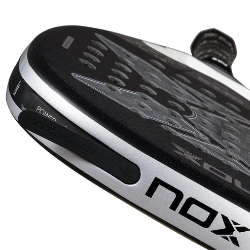 Pala de Padel Nox AT10 Genius Attack 18K Alum 2026 + Tarro de pelotas +Overgrip + Protector