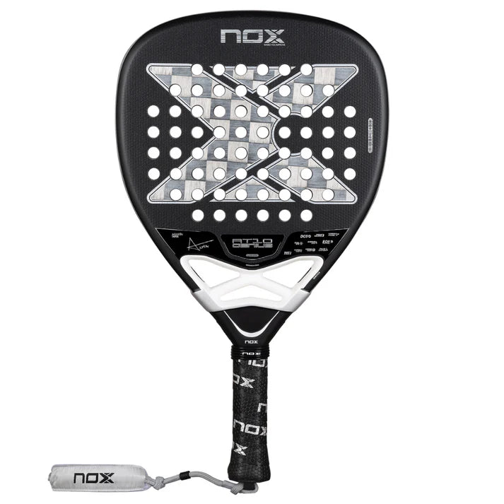 Pala de Padel Nox AT10 Genius Attack 18K Alum 2026 + Tarro de pelotas +Overgrip + Protector
