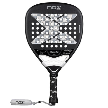 Pala de Padel Nox AT10 Genius Attack 18K Alum 2026 + Tarro de pelotas +Overgrip + Protector